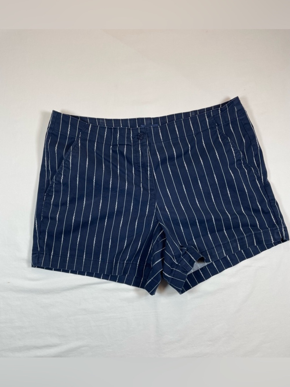 Nautica Women's Navy Pinstripe Casual Shorts size 16